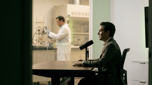 Podcast pour laboratoires pharma : communiquer en zone réglementée sans rater l'audience