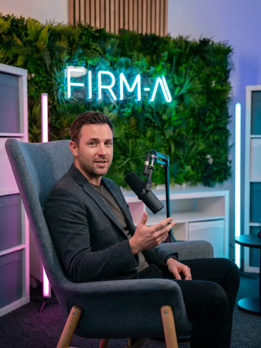 Expert interviewé sur le plateau Firm-A